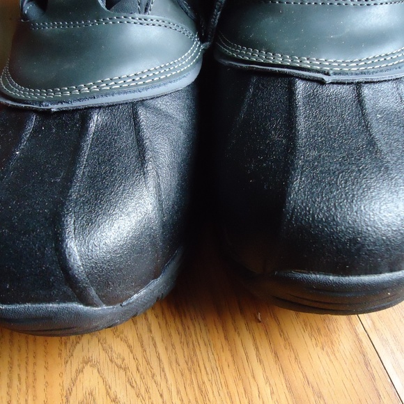 SIZE 11. BearPaw waterproof winter snow boots. main image 6